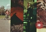 Standbild Junge Kinder lernen fahren Nassau County New York USA, 1974, aus Sekunde 60 historischem Filmmaterial Videoclip 65675021547