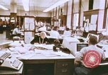 Standbild Die Verwendung von frühen Computern in der Zeitungsproduktion Detroit Michigan USA, 1974, aus Sekunde 12 historischem Filmmaterial Videoclip 65675021551