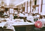 Standbild Die Verwendung von frühen Computern in der Zeitungsproduktion Detroit Michigan USA, 1974, aus Sekunde 13 historischem Filmmaterial Videoclip 65675021551