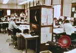 Standbild Die Verwendung von frühen Computern in der Zeitungsproduktion Detroit Michigan USA, 1974, aus Sekunde 20 historischem Filmmaterial Videoclip 65675021551