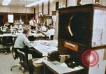Standbild Die Verwendung von frühen Computern in der Zeitungsproduktion Detroit Michigan USA, 1974, aus Sekunde 22 historischem Filmmaterial Videoclip 65675021551