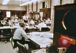 Standbild Die Verwendung von frühen Computern in der Zeitungsproduktion Detroit Michigan USA, 1974, aus Sekunde 23 historischem Filmmaterial Videoclip 65675021551