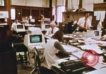 Standbild Die Verwendung von frühen Computern in der Zeitungsproduktion Detroit Michigan USA, 1974, aus Sekunde 32 historischem Filmmaterial Videoclip 65675021551