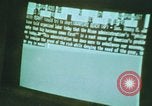 Standbild Die Verwendung von frühen Computern in der Zeitungsproduktion Detroit Michigan USA, 1974, aus Sekunde 47 historischem Filmmaterial Videoclip 65675021551