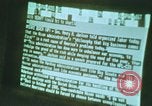 Standbild Die Verwendung von frühen Computern in der Zeitungsproduktion Detroit Michigan USA, 1974, aus Sekunde 50 historischem Filmmaterial Videoclip 65675021551