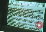 Standbild Die Verwendung von frühen Computern in der Zeitungsproduktion Detroit Michigan USA, 1974, aus Sekunde 55 historischem Filmmaterial Videoclip 65675021551