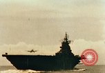Standbild USS Yorktown Piloten zurück von Marcus Insel Bombardierung Pacific Theater, 1943, aus Sekunde 6 historischem Filmmaterial Videoclip 65675021558