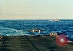 Standbild USS Yorktown Piloten zurück von Marcus Insel Bombardierung Pacific Theater, 1943, aus Sekunde 8 historischem Filmmaterial Videoclip 65675021558