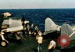 Standbild USS Yorktown Piloten zurück von Marcus Insel Bombardierung Pacific Theater, 1943, aus Sekunde 30 historischem Filmmaterial Videoclip 65675021558