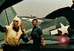 Standbild USS Yorktown Piloten zurück von Marcus Insel Bombardierung Pacific Theater, 1943, aus Sekunde 40 historischem Filmmaterial Videoclip 65675021558