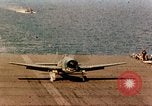 Standbild USS Yorktown Piloten zurück von Marcus Insel Bombardierung Pacific Theater, 1943, aus Sekunde 41 historischem Filmmaterial Videoclip 65675021558