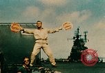 Standbild USS Yorktown Piloten zurück von Marcus Insel Bombardierung Pacific Theater, 1943, aus Sekunde 47 historischem Filmmaterial Videoclip 65675021558