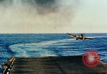 Standbild USS Yorktown Piloten zurück von Marcus Insel Bombardierung Pacific Theater, 1943, aus Sekunde 58 historischem Filmmaterial Videoclip 65675021558