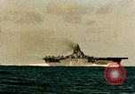 Standbild USS Yorktown CV-10 Schlacht von Kwajalein Zweiten Weltkrieg Kwajalein Insel Inseln Marshall, 1944, aus Sekunde 26 historischem Filmmaterial Videoclip 65675021559