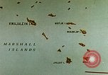 Standbild USS Yorktown CV-10 Schlacht von Kwajalein Zweiten Weltkrieg Kwajalein Insel Inseln Marshall, 1944, aus Sekunde 34 historischem Filmmaterial Videoclip 65675021559