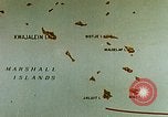 Standbild USS Yorktown CV-10 Schlacht von Kwajalein Zweiten Weltkrieg Kwajalein Insel Inseln Marshall, 1944, aus Sekunde 35 historischem Filmmaterial Videoclip 65675021559