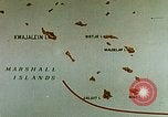 Standbild USS Yorktown CV-10 Schlacht von Kwajalein Zweiten Weltkrieg Kwajalein Insel Inseln Marshall, 1944, aus Sekunde 37 historischem Filmmaterial Videoclip 65675021559