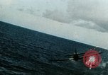 Standbild USS Yorktown CV-10 Schlacht von Kwajalein Zweiten Weltkrieg Kwajalein Insel Inseln Marshall, 1944, aus Sekunde 54 historischem Filmmaterial Videoclip 65675021559