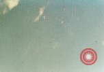 Standbild USS Yorktown CV-10 Schlacht von Kwajalein Zweiten Weltkrieg Kwajalein Insel Inseln Marshall, 1944, aus Sekunde 60 historischem Filmmaterial Videoclip 65675021559
