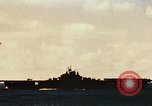 Immagine di USS Yorktown con task group 581 seconda guerra mondiale Truk Isole Caroline, 1944, secondo 19 filmato di repertorio 65675021560