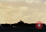 Immagine di USS Yorktown con task group 581 seconda guerra mondiale Truk Isole Caroline, 1944, secondo 20 filmato di repertorio 65675021560