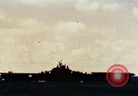 Immagine di USS Yorktown con task group 581 seconda guerra mondiale Truk Isole Caroline, 1944, secondo 21 filmato di repertorio 65675021560