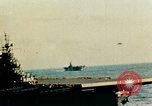 Immagine di USS Yorktown con task group 581 seconda guerra mondiale Truk Isole Caroline, 1944, secondo 32 filmato di repertorio 65675021560