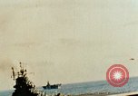Immagine di USS Yorktown con task group 581 seconda guerra mondiale Truk Isole Caroline, 1944, secondo 35 filmato di repertorio 65675021560