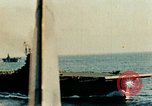 Immagine di USS Yorktown con task group 581 seconda guerra mondiale Truk Isole Caroline, 1944, secondo 42 filmato di repertorio 65675021560