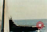 Immagine di USS Yorktown con task group 581 seconda guerra mondiale Truk Isole Caroline, 1944, secondo 44 filmato di repertorio 65675021560