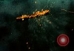 Immagine di Feriti US Navy piloti di atterraggio sulla USS Yorktown seconda guerra mondiale Truk Isole Caroline, 1944, secondo 6 filmato di repertorio 65675021561
