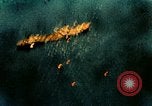 Immagine di Feriti US Navy piloti di atterraggio sulla USS Yorktown seconda guerra mondiale Truk Isole Caroline, 1944, secondo 7 filmato di repertorio 65675021561