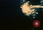 Immagine di Feriti US Navy piloti di atterraggio sulla USS Yorktown seconda guerra mondiale Truk Isole Caroline, 1944, secondo 23 filmato di repertorio 65675021561