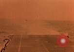 Immagine di Feriti US Navy piloti di atterraggio sulla USS Yorktown seconda guerra mondiale Truk Isole Caroline, 1944, secondo 47 filmato di repertorio 65675021561