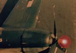 Immagine di Feriti US Navy piloti di atterraggio sulla USS Yorktown seconda guerra mondiale Truk Isole Caroline, 1944, secondo 55 filmato di repertorio 65675021561