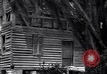 Standbild Gabeln von Cypress Plantation House und Nebengebäude ca 1940 Florence Alabama USA, 1939, aus Sekunde 60 historischem Filmmaterial Videoclip 65675021571