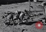 Standbild armen Migranten bäuerlichen Familie im Zelt der Gemeinschaft United States USA, 1939, aus Sekunde 4 historischem Filmmaterial Videoclip 65675021575