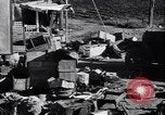 Standbild armen Migranten bäuerlichen Familie im Zelt der Gemeinschaft United States USA, 1939, aus Sekunde 10 historischem Filmmaterial Videoclip 65675021575