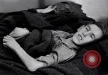 Standbild armen Migranten bäuerlichen Familie im Zelt der Gemeinschaft United States USA, 1939, aus Sekunde 33 historischem Filmmaterial Videoclip 65675021575