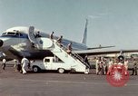 Immagine di Stati Uniti aviatori Saigon Vietnam, 1967, secondo 45 filmato di repertorio 65675021596