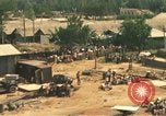 Image évacuation civiles Kontum Vietnam, 1972, de la seconde 14 séquences d'archives historiques vidéo 65675021670