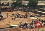 Image évacuation civiles Kontum Vietnam, 1972, de la seconde 17 séquences d'archives historiques vidéo 65675021670