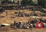 Image évacuation civiles Kontum Vietnam, 1972, de la seconde 19 séquences d'archives historiques vidéo 65675021670