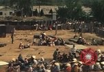 Image évacuation civiles Kontum Vietnam, 1972, de la seconde 20 séquences d'archives historiques vidéo 65675021670
