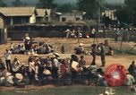 Image évacuation civiles Kontum Vietnam, 1972, de la seconde 25 séquences d'archives historiques vidéo 65675021670
