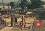 Image évacuation civiles Kontum Vietnam, 1972, de la seconde 30 séquences d'archives historiques vidéo 65675021670