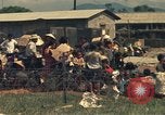Image évacuation civiles Kontum Vietnam, 1972, de la seconde 32 séquences d'archives historiques vidéo 65675021670