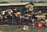 Image évacuation civiles Kontum Vietnam, 1972, de la seconde 33 séquences d'archives historiques vidéo 65675021670