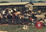 Image évacuation civiles Kontum Vietnam, 1972, de la seconde 34 séquences d'archives historiques vidéo 65675021670