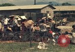 Image évacuation civiles Kontum Vietnam, 1972, de la seconde 36 séquences d'archives historiques vidéo 65675021670